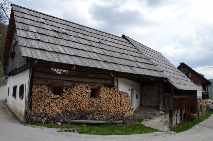 (Slovenski) 25 let Oplenove hiše pod Studorjem