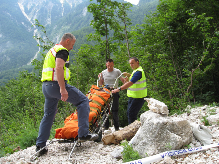 (Slovenski) Odprtje razstave Čut do sočloveka in ljubezen do gora = 70 let GRS Bohinj