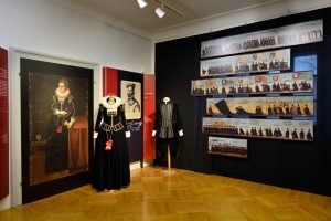 [:SI]Muzejski večer Marta Frelih: Oblačilna kultura v času Janeza Khisla[:en]Museum's evening Marta Frelih: Dress culture in 16th century[:] @ Ullrichova hiša