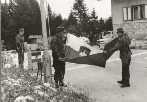 [:SI]Odprtje razstave Vojna za samostojno Slovenijo 1991[:] @ Mestna hiša